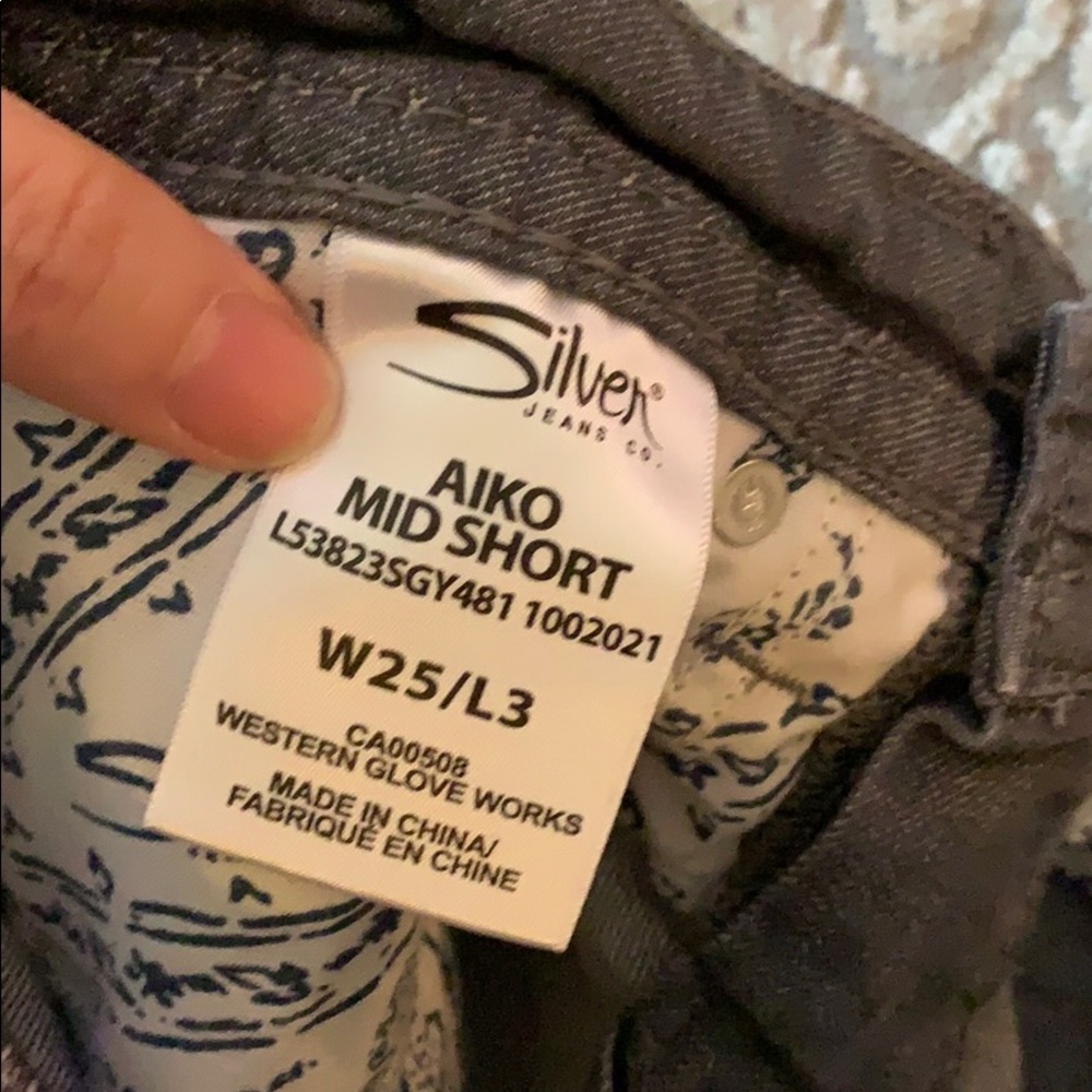 Woman’s jean shorts - Picture 4 of 4